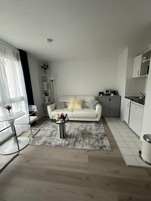Studio Charmant Et Cosy Apartment Rueil-Malmaison Ngoại thất bức ảnh